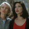 Still of Laura Harring and Naomi Watts in Mulholland Dr.
